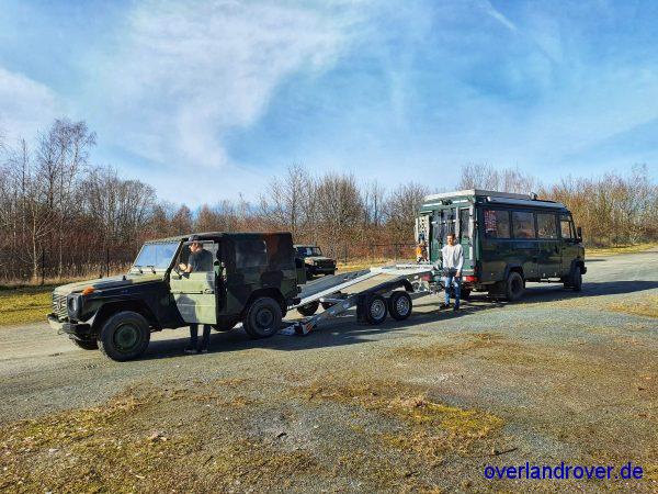 Mercedes Wolf bei der Bundeswehr kaufen und abholen - Beladung des Hängers