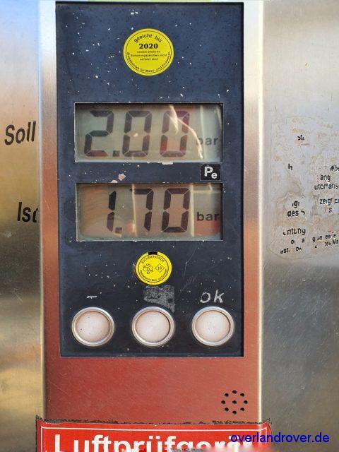 Mercedes Wolf bei der Bundeswehr kaufen und abholen - Beladung des Hängers